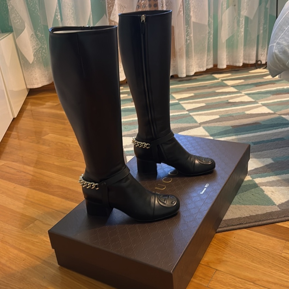 Gucci leather riding boots
Excellent condition
Size 36 - Picture 9 of 13